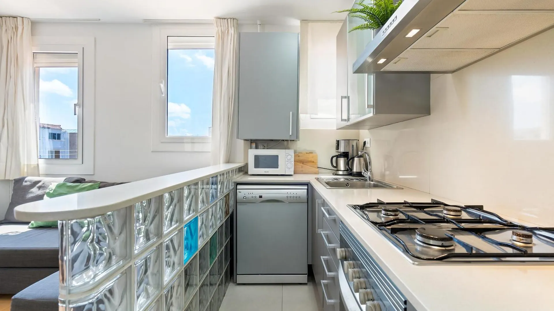 Fridays Flats Bright & Breezy Apartment Barcelona