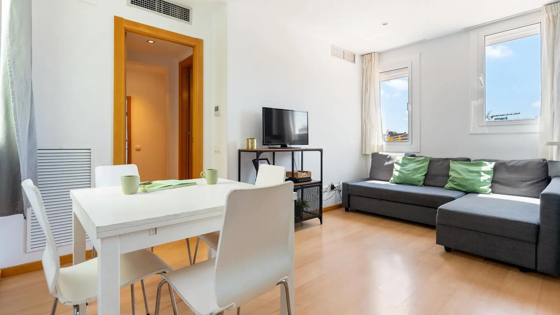 Fridays Flats Bright & Breezy Apartment Barcelona Spain