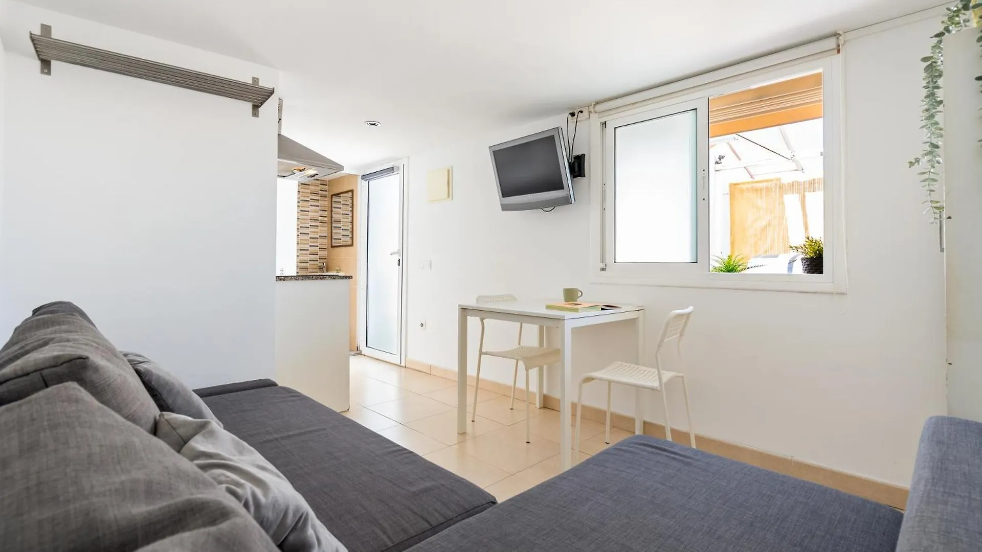 Fridays Flats Bright & Breezy Apartment Barcelona