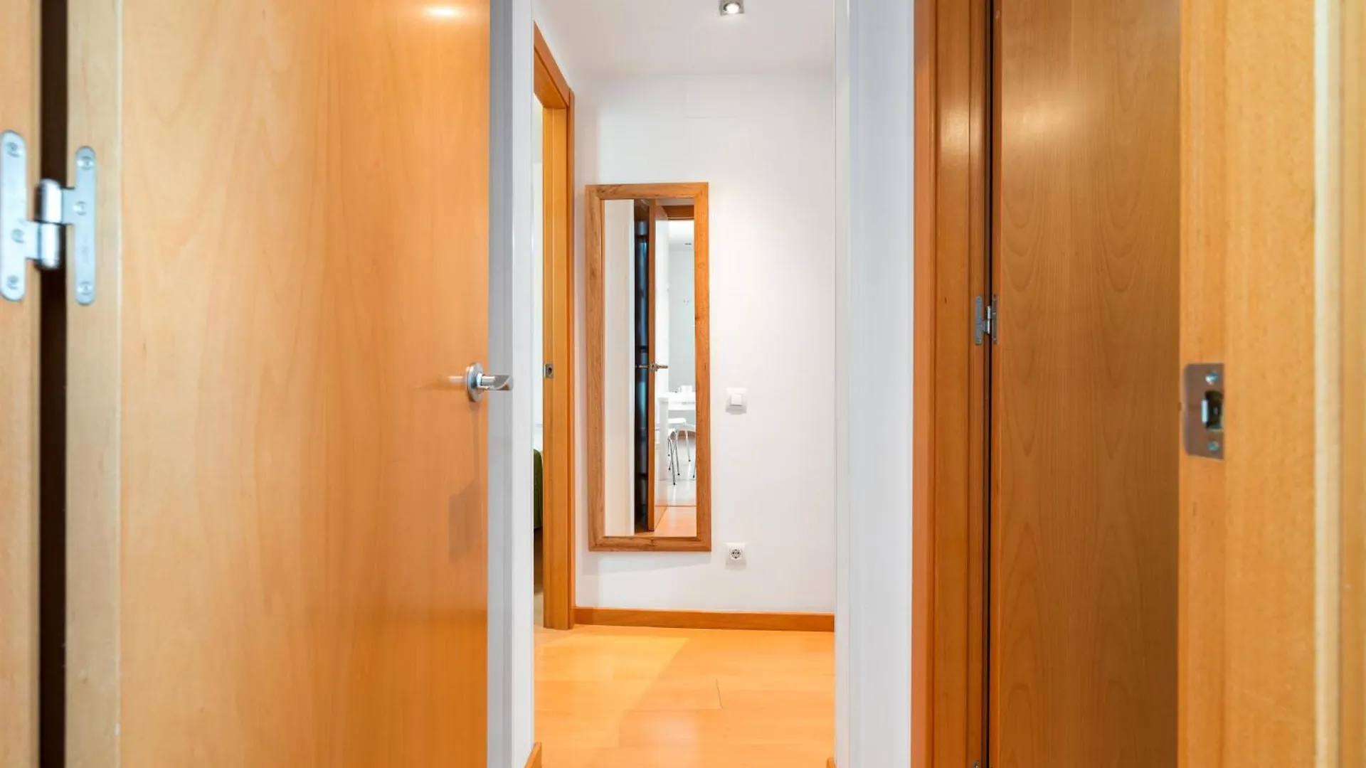 Fridays Flats Bright & Breezy Apartment Barcelona