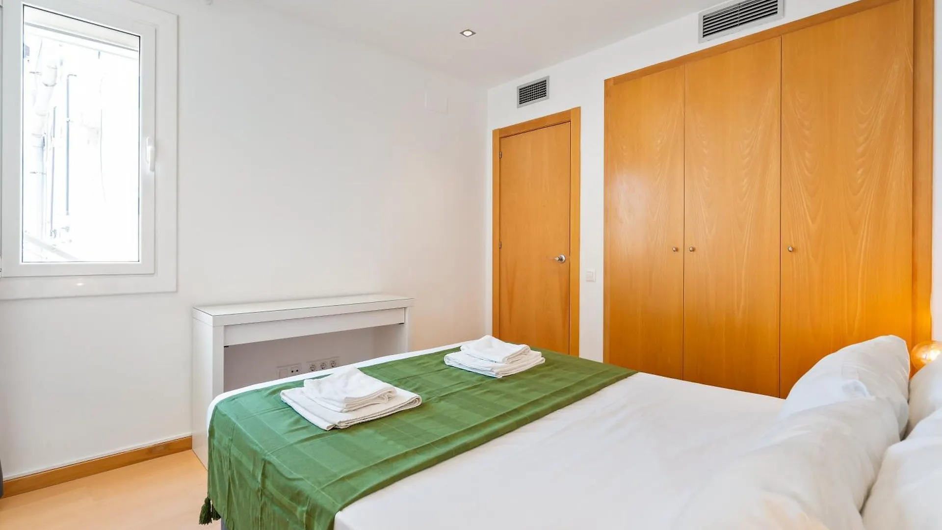 Fridays Flats Bright & Breezy Apartment Barcelona Spain