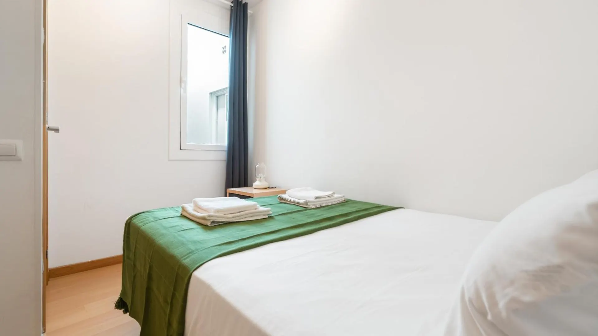 Fridays Flats Bright & Breezy Apartment Barcelona