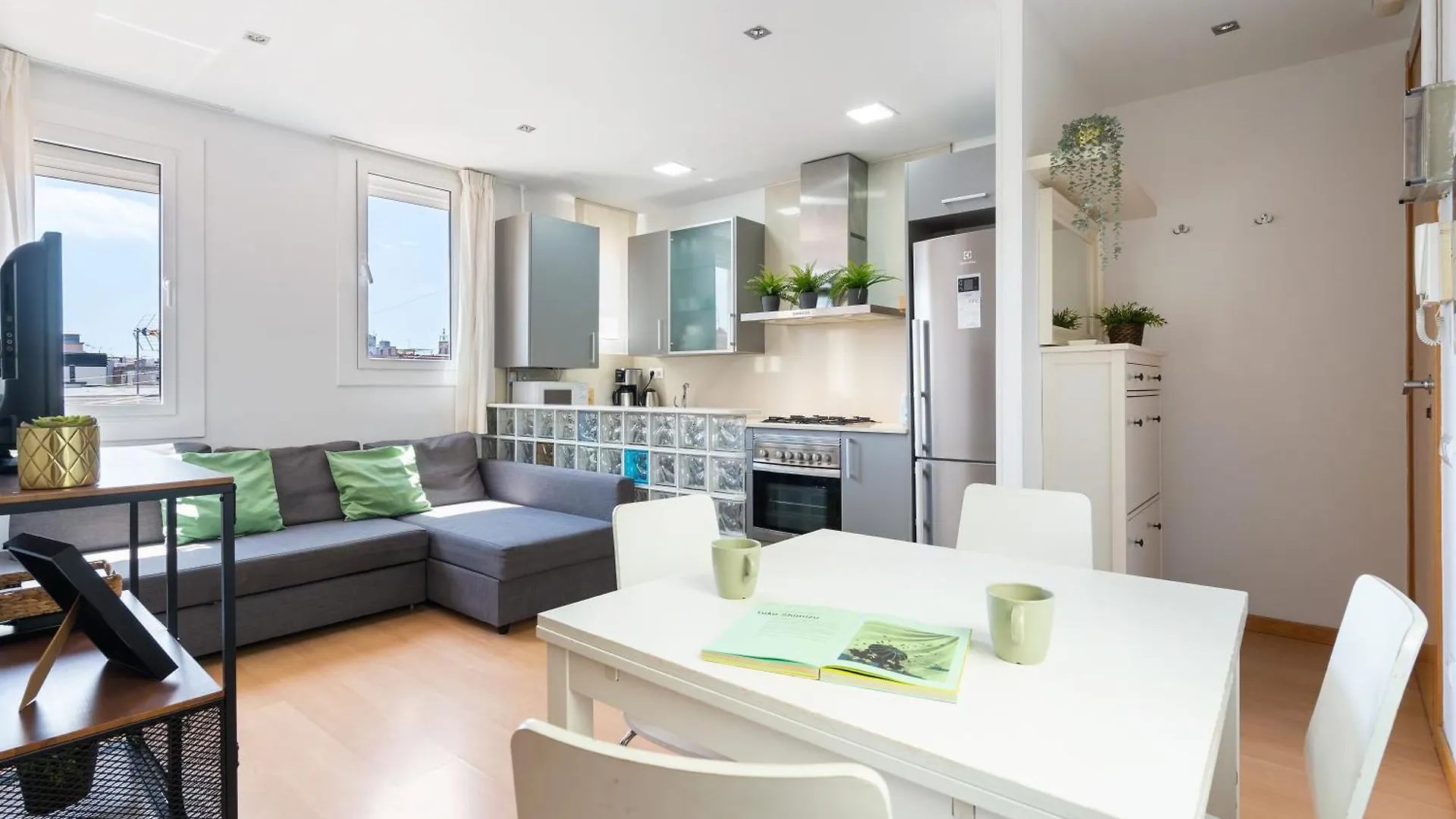 Fridays Flats Bright & Breezy Apartment Barcelona
